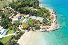 Villa Aria - Luxury Beachfront Villa with Pool and Tennis Court